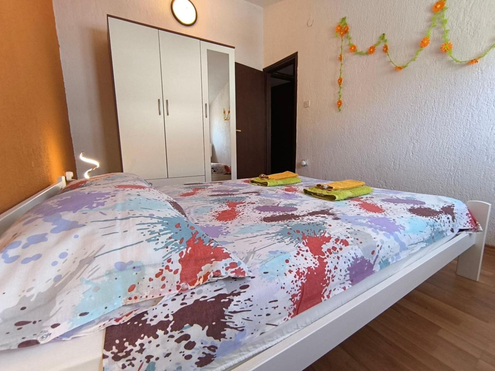 Jal Apartman *